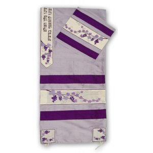 Rikmat Elimelech "Grapes" Tallit